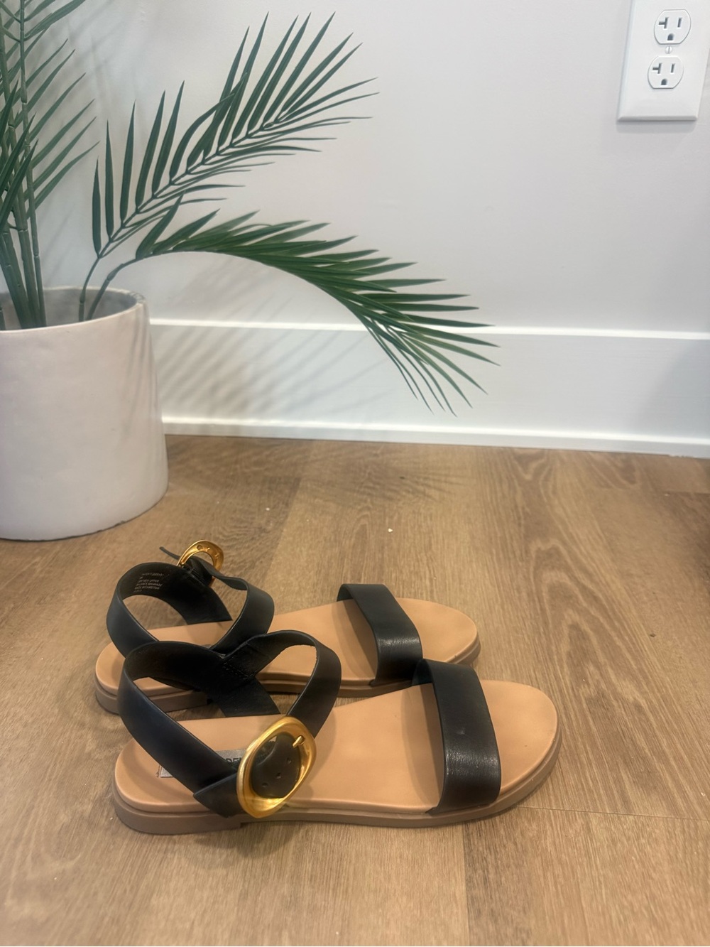 STEVE MADDEN sandals 9 - Picture 5 of 7